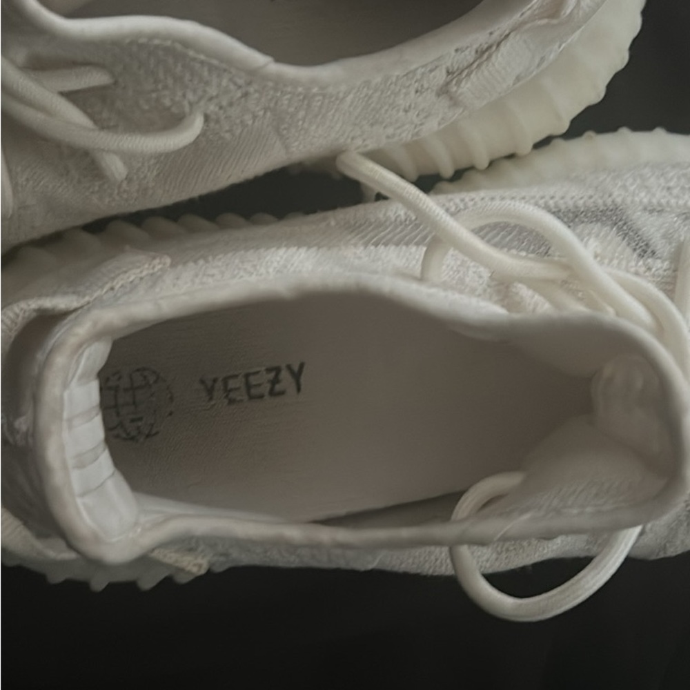 Yeezy boost - Picture 2 of 3